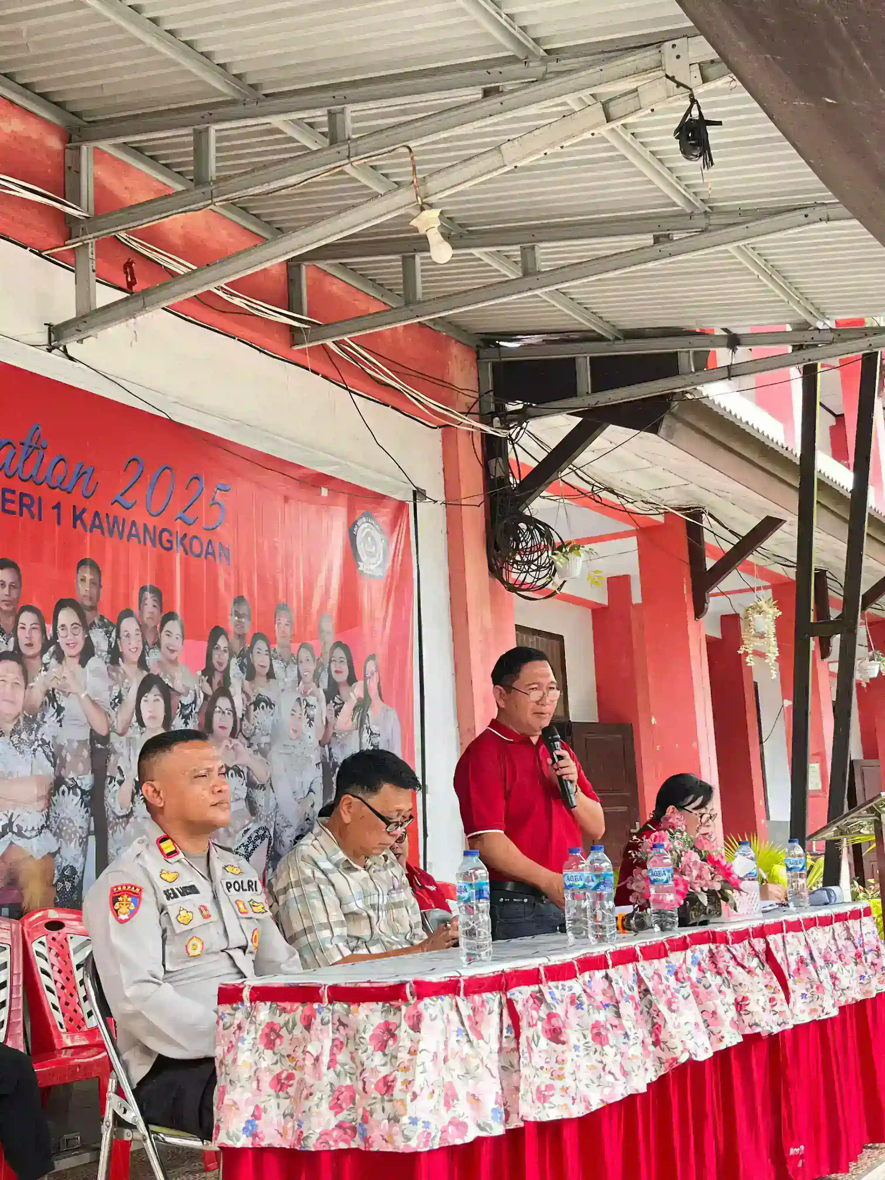 Kapolsek Kawangkoan Jadi Narasumber dalam Pertemuan Orang Tua Murid SMP Negeri 1 Kawangkoan